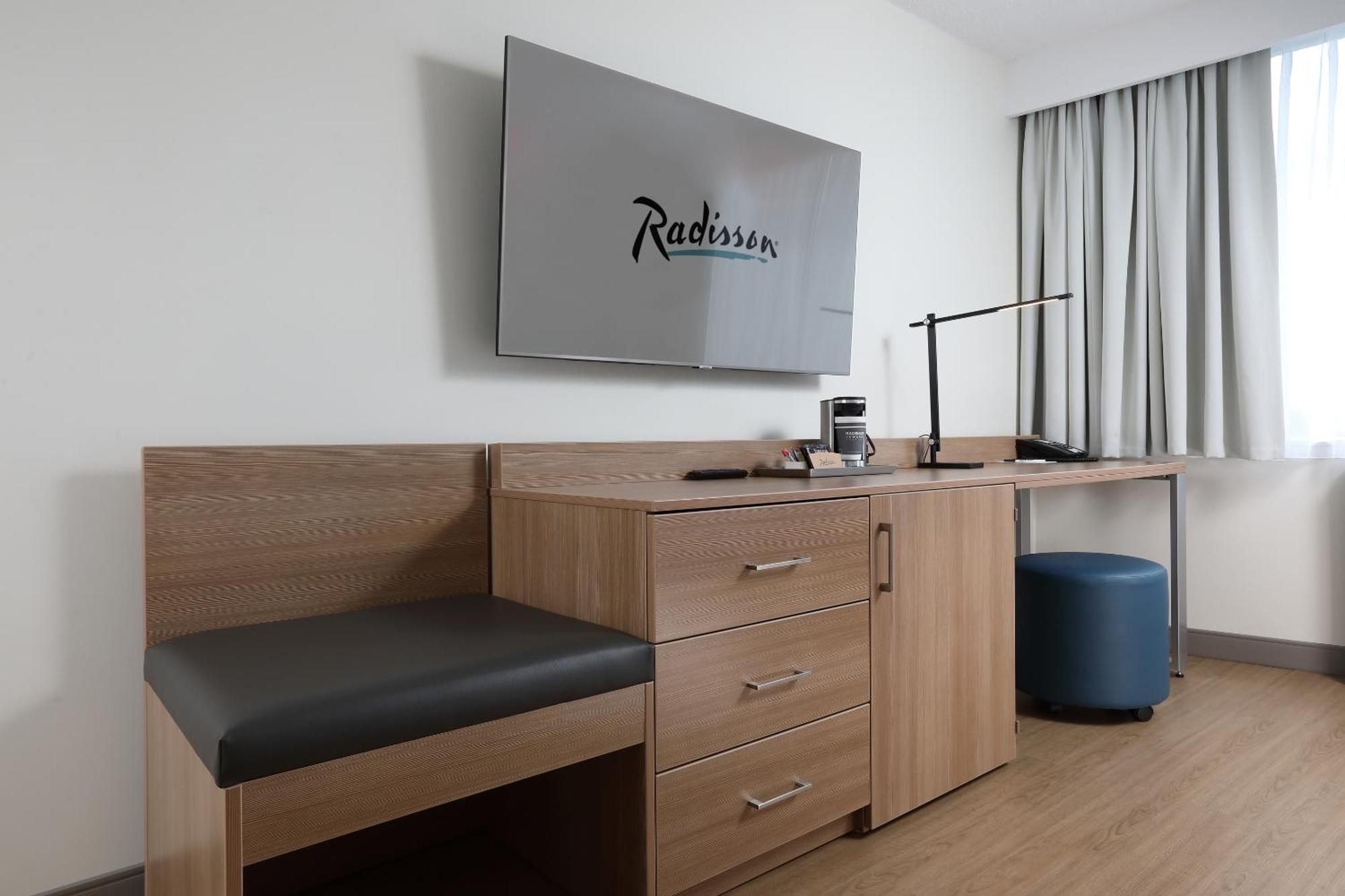 Radisson Hotel Winnipeg Downtown Exterior photo