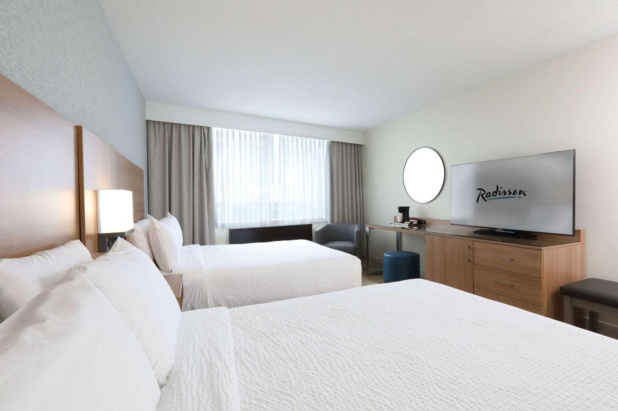 Radisson Hotel Winnipeg Downtown Exterior photo