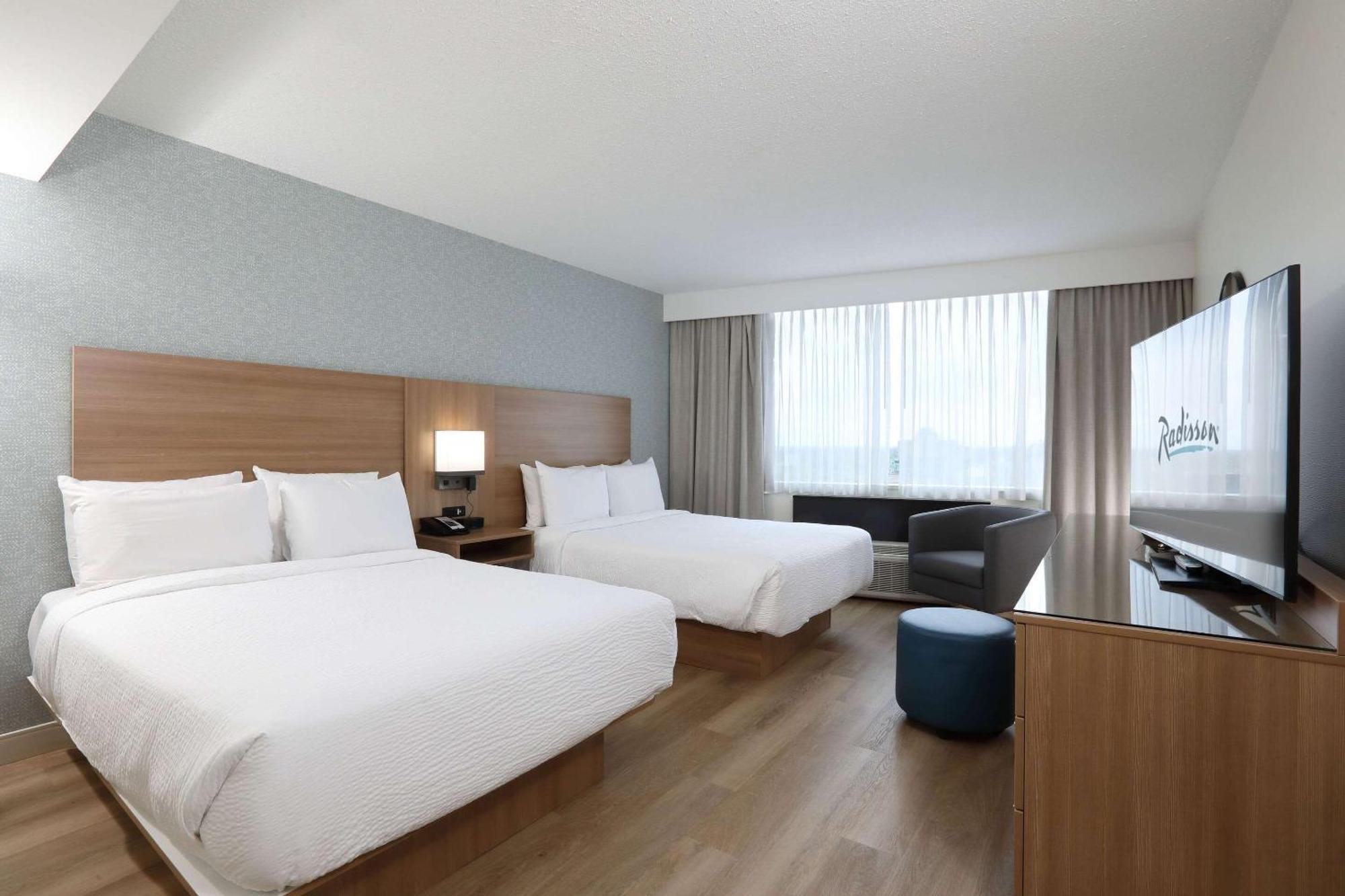 Radisson Hotel Winnipeg Downtown Exterior photo